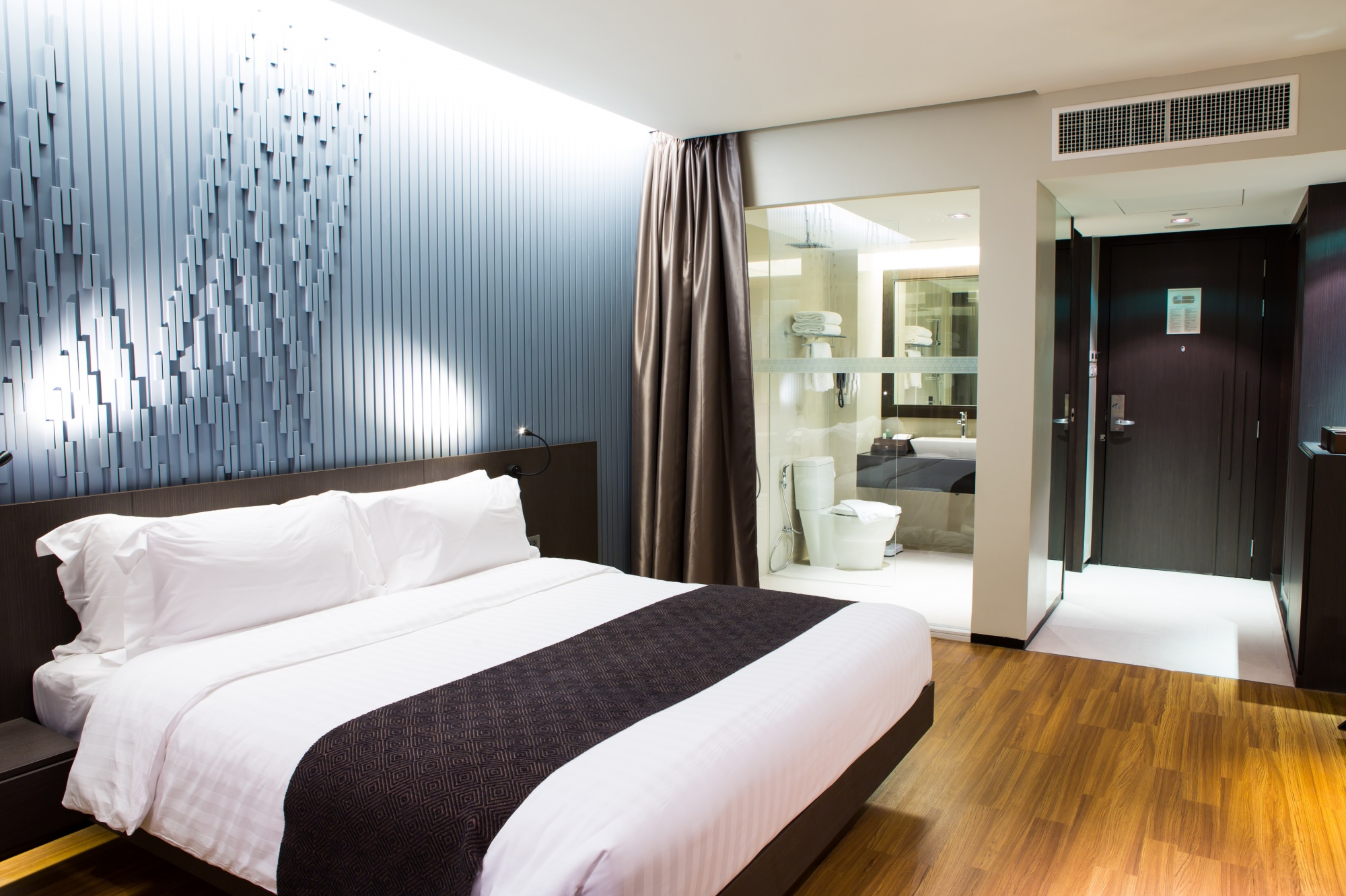 interior-modern-comfortable-hotel-room